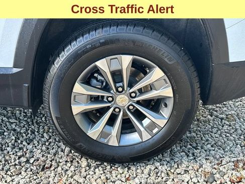 Used 2025 Chevrolet Equinox LT AWD/4WD image 9