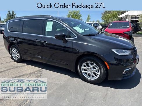 Used 2022 Chrysler Pacifica Touring-L image 2