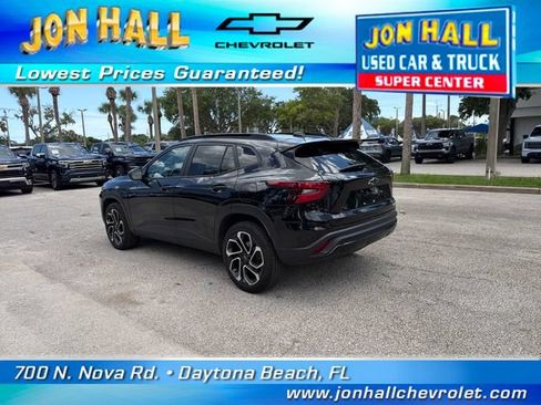 Used 2024 Chevrolet Trax RS w/ Sunroof Package FWD image 5