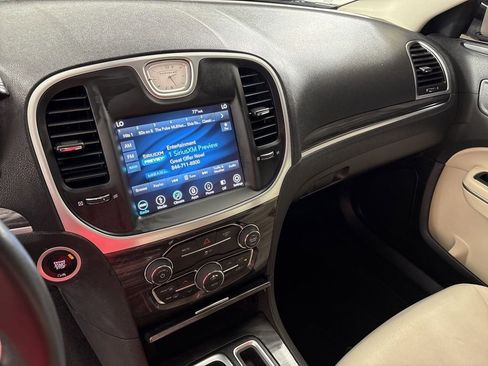 Used 2019 Chrysler 300 Touring w/ Chrome Appearance Package image 27