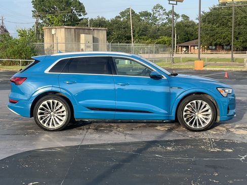 Used 2019 Audi e-tron Prestige w/ Prestige Package AWD/4WD image 10