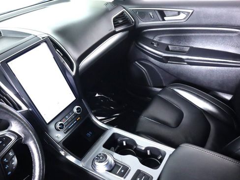 Used 2022 Ford Edge Titanium image 31