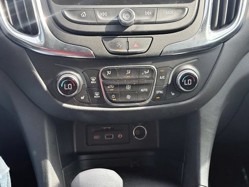 Used 2024 Chevrolet Equinox LT FWD image 11