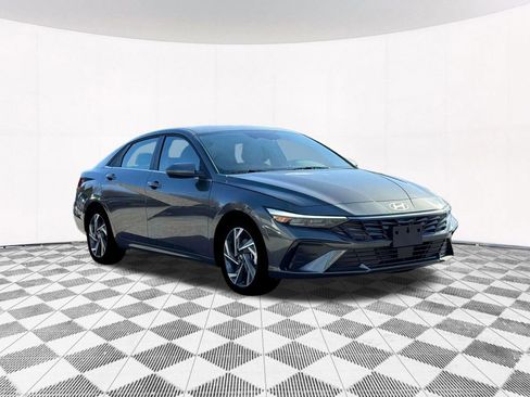 New 2025 Hyundai Elantra SEL image 17