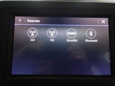 Used 2019 Chevrolet Equinox LT FWD image 16