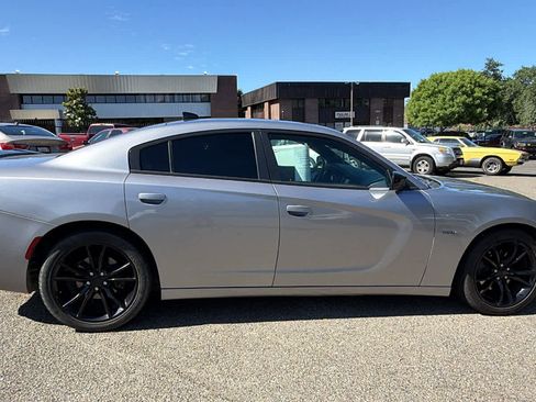 Used 2016 Dodge Charger R/T w/ Plus Group RWD image 4