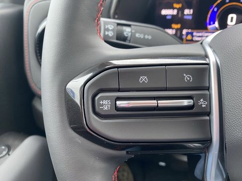 Used 2024 Chevrolet Colorado Z71 w/ Z71 Convenience Package 2 image 15