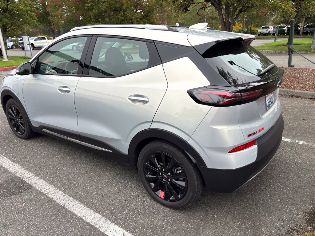 Used 2023 Chevrolet Bolt EUV Premier w/ Sun & Sound Package FWD image 4