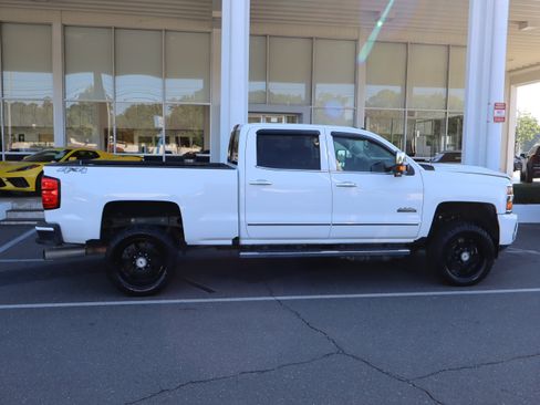 Used 2019 Chevrolet Silverado 2500 High Country w/ Duramax Plus Package AWD/4WD image 12