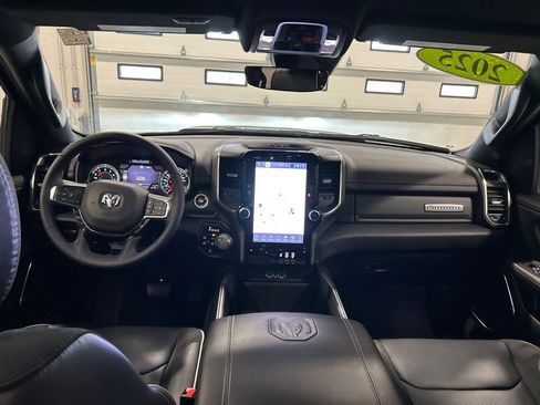 Used 2025 RAM 1500 Laramie AWD/4WD image 28