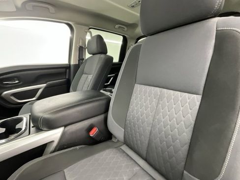 Used 2021 Nissan Titan SV w/ SV Convenience Package image 5