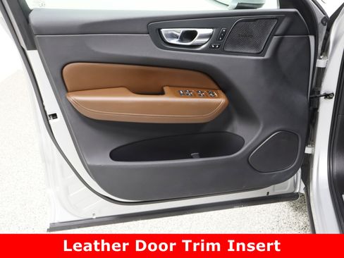 Used 2021 Volvo XC60 T5 Inscription w/ Advanced Package image 12