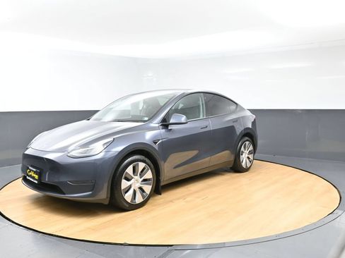 Used 2023 Tesla Model Y Long Range AWD/4WD image 43
