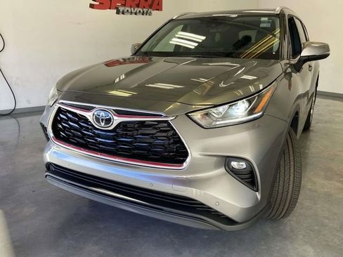 Used 2026 Toyota Highlander Limited image 7