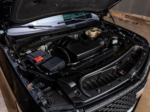 Used 2023 Cadillac Escalade Premium Luxury RWD image 33