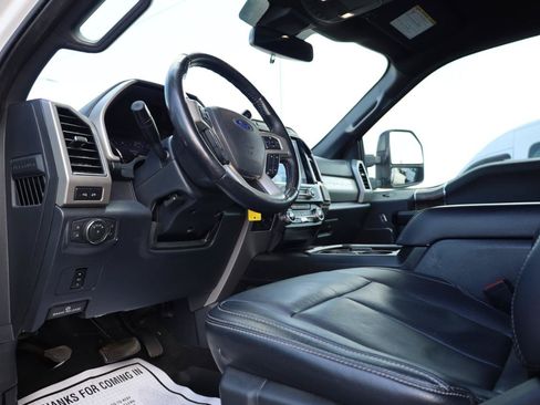 Used 2022 Ford F250 Lariat w/ Black Appearance Package AWD/4WD image 9