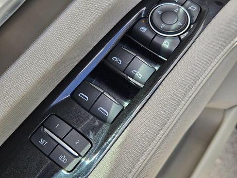 Used 2022 Cadillac Escalade Premium Luxury Platinum AWD/4WD image 30