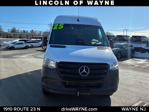 Used 2025 Mercedes-Benz Sprinter 2500 image 8