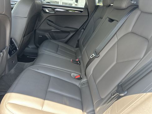 Used 2025 Porsche Macan AWD/4WD image 12