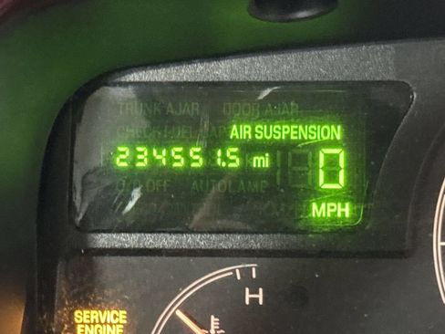 Used 2003 Lincoln Town Car Signature RWD image 13