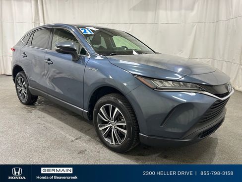 Used 2021 Toyota Venza LE image 2