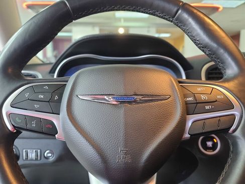 Used 2015 Chrysler 300 Limited image 28