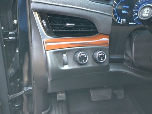 Used 2018 Cadillac Escalade Luxury AWD/4WD image 16