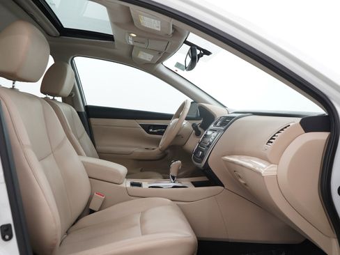 Used 2016 Nissan Altima 2.5 SL w/ Moonroof Package FWD image 11