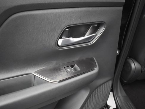 New 2026 Nissan Kicks SR FWD image 15