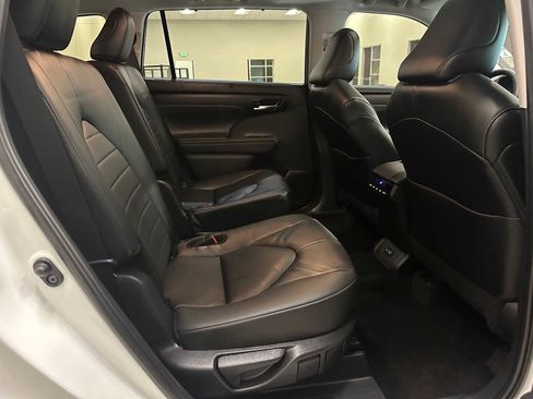 Certified 2024 Toyota Highlander XLE image 26