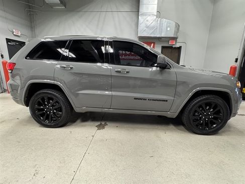 Used 2020 Jeep Grand Cherokee Altitude AWD/4WD image 9