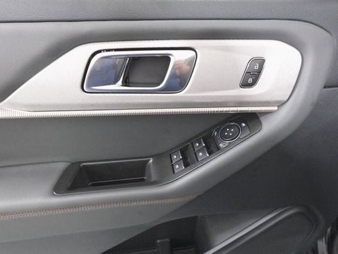 Used 2025 Ford Explorer Active image 8