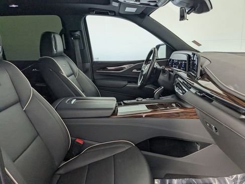 Used 2023 Cadillac Escalade ESV Premium Luxury AWD/4WD image 32