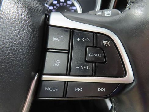 Used 2022 Toyota Highlander XLE FWD image 23