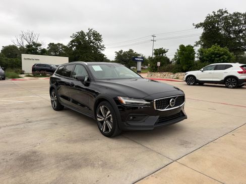 Certified 2025 Volvo V60 B5 Cross Country Plus AWD/4WD image 7