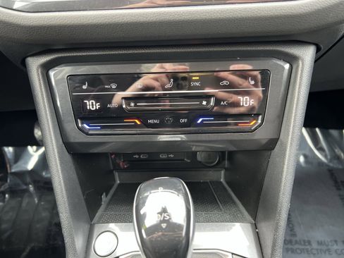 Used 2022 Volkswagen Tiguan SE image 20