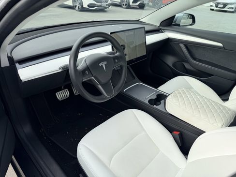 Used 2022 Tesla Model 3 Performance image 2