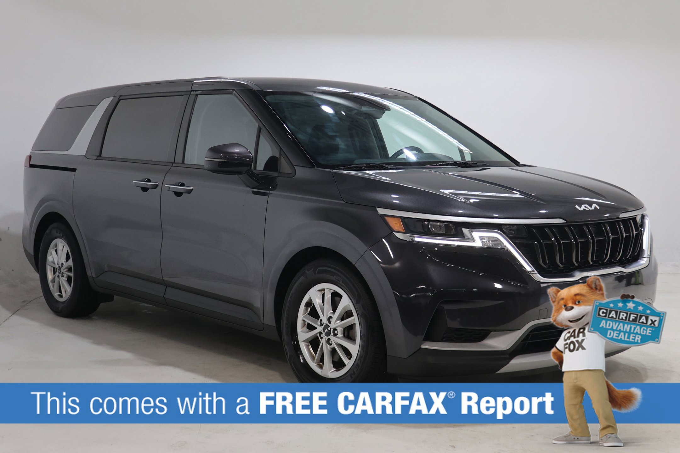 Used 2022 Kia Carnival LX FWD image 2