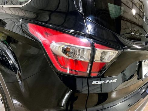 Used 2017 Ford Escape SE w/ SE Leather Comfort Package image 8