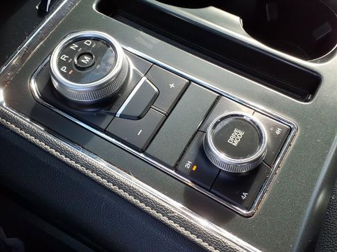 Used 2024 Ford Expedition Max XLT image 21