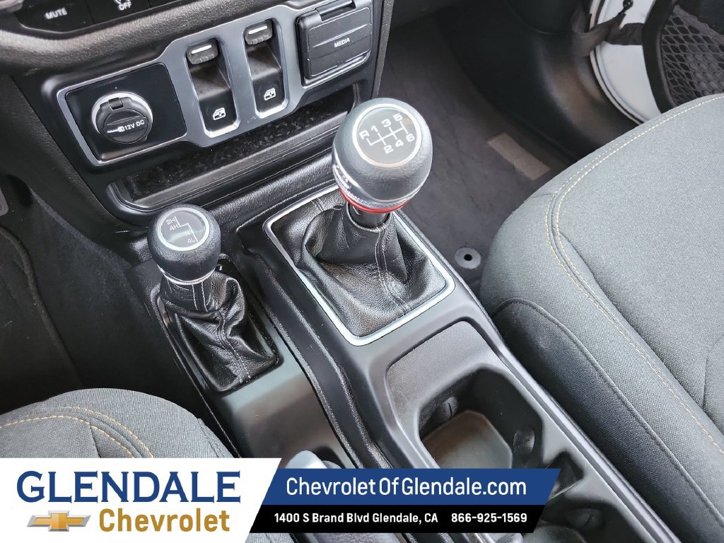 Used 2025 Jeep Wrangler Sport AWD/4WD image 17