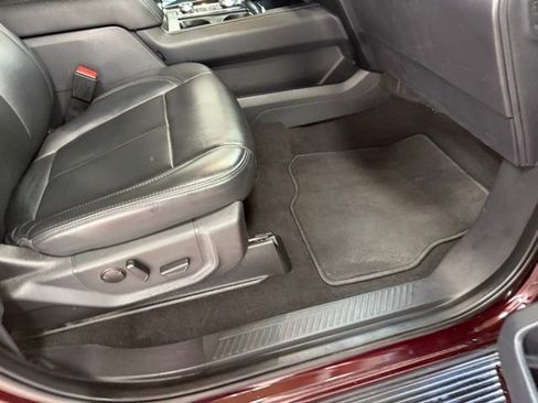 Used 2024 Ford Expedition XLT image 9