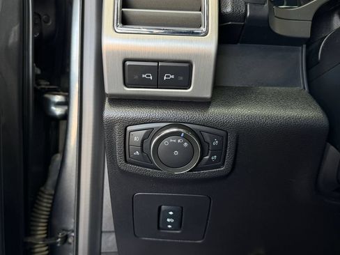Used 2016 Ford F150 Platinum w/ Equipment Group 701A Luxury AWD/4WD image 22