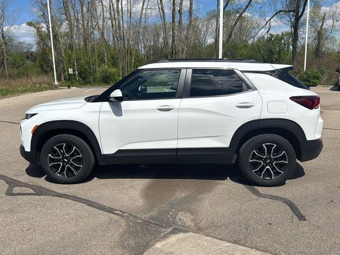 Used 2023 Chevrolet TrailBlazer ACTIV w/ Sun and Liftgate Package AWD/4WD image 2