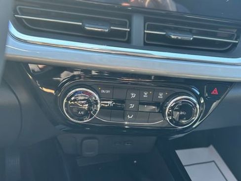 New 2026 Chevrolet Trax LT w/ Sunroof Package image 24