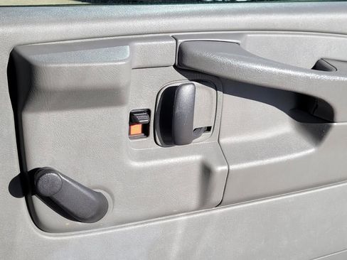 Used 2012 Chevrolet Express 2500 w/ Cold Climate Package image 21