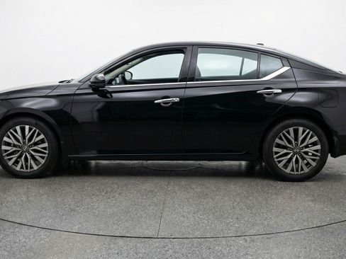 Used 2025 Nissan Altima 2.5 SV image 5