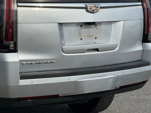 Used 2020 Cadillac Escalade Luxury image 8