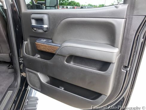 Used 2019 GMC Sierra 2500 Denali w/ Duramax Plus Package AWD/4WD image 25