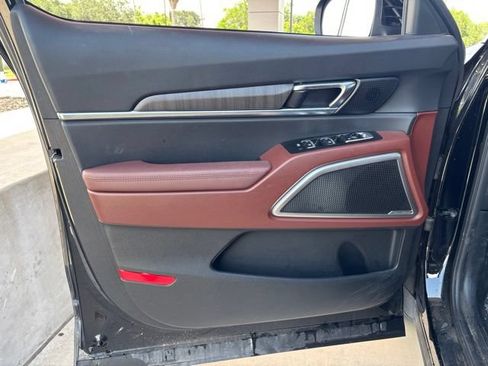 Used 2024 Kia Telluride EX w/ EX Captain's Chair Package FWD image 9